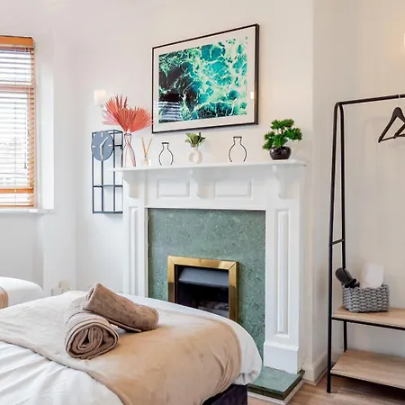Apartment The Brays House For Families, Contractors And Professionals,