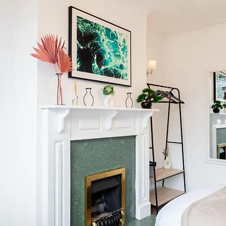The Brays House For Families, Contractors And Professionals, * Birmingham